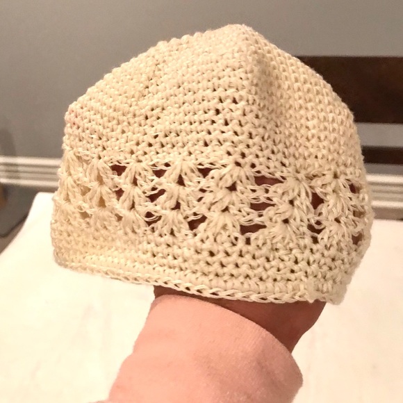 Girl’s crochet hat - Picture 3 of 5